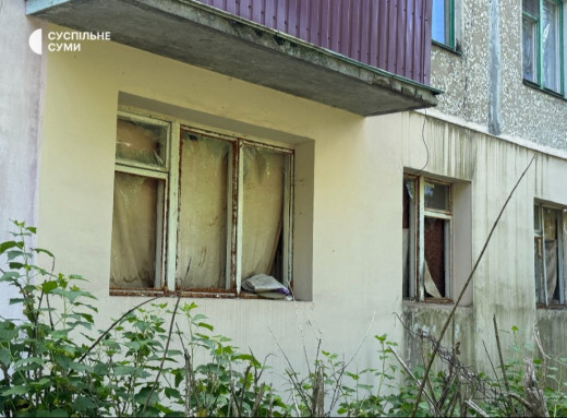 «Молнія» вдарила по житловому кварталу Сум: пошкоджені будинки та авто фото