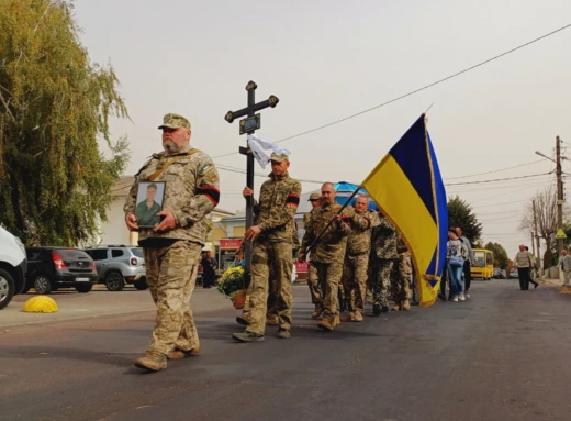 У Глухові попрощалися із захисником Олександром Марчуком фото