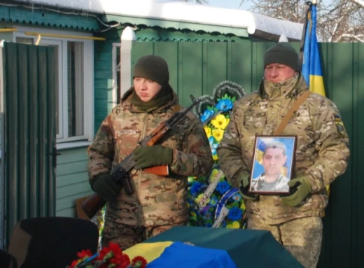 Шосткинці попрощалися із земляком-захисником України Владиславом Грошком фото