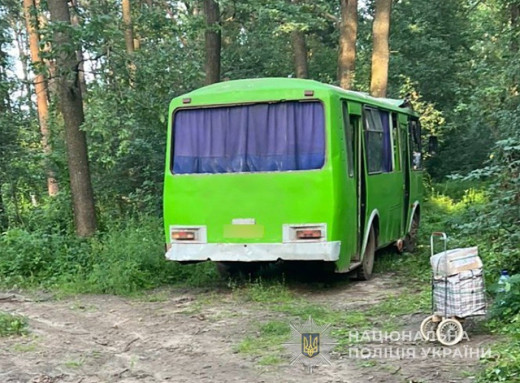 Сумські поліцейські рятували поранених після удару по автобусу: деталі евакуації фото