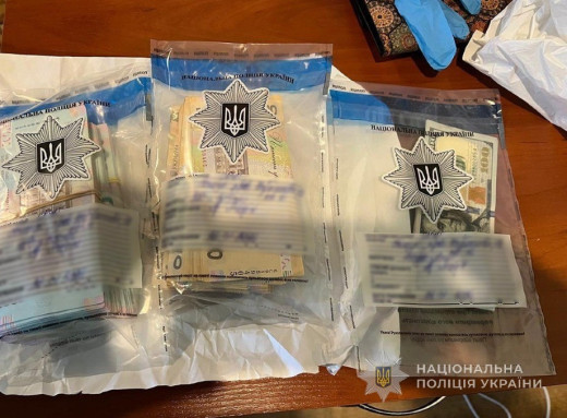 Продавали наукові ступені: у Сумах на хабарі викрили професорку та двох завідувачок кафедр фото