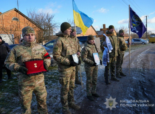 Сумщина провела в останню путь поліцейського Артема Щербака, який загинув на Донеччині фото