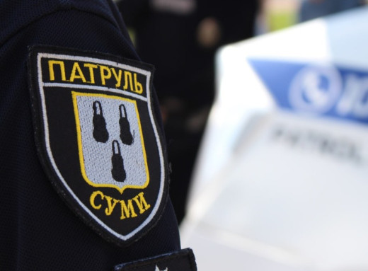 У Сумах патрульні виявили у водія підробне посвідчення фото У Сумах патрульні виявили у водія підробне посвідчення фото