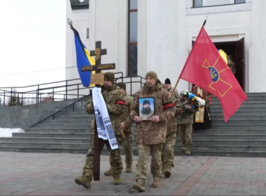 У Конотопі попрощалися із загиблим захисником Євгенієм Лиманчуком фото