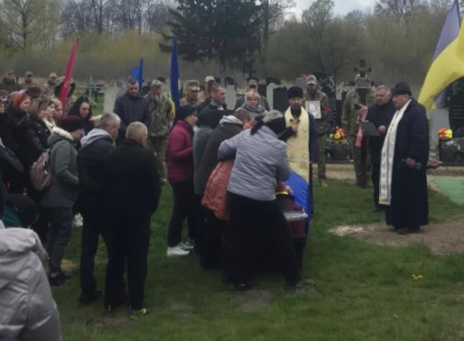 На Роменщині попрощалися з 19-річною захисницею Аліною Грузіною фото