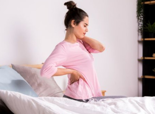 Непомітні вороги хребта: 5 щоденних звичок, які безнадійно псують вашу поставу фото