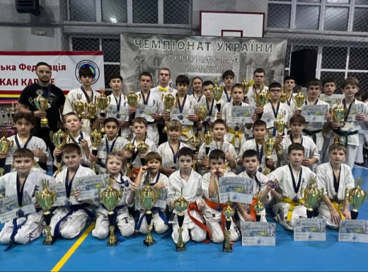Бійці з Ромен здобули перше командне місце з куміте на чемпіонаті України фото