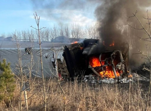 У Верхньосироватській громаді російський дрон атакував цивільну вантажівку: поранено водія фото