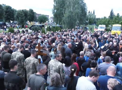 У Конотопі попрощалися із трьома героями фото У Конотопі попрощалися із трьома героями фото