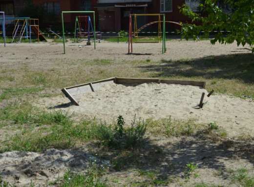 У Сумах планують витратити 2,3 млн грн на утримання дитячих майданчиків фото У Сумах планують витратити 2,3 млн грн на утримання дитячих майданчиків фото