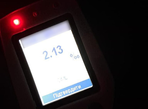 У Сумах вночі патрульні зупинили водія, який мав понад 2 проміле алкоголю в крові фото У Сумах вночі патрульні зупинили водія, який мав понад 2 проміле алкоголю в крові фото