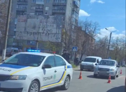 У Шостці на пішохідному переході автомобіль збив 12-річну дитину фото