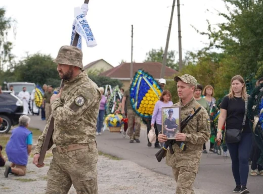 В Охтирці попрощалися із захисником Олександром Павліченком фото