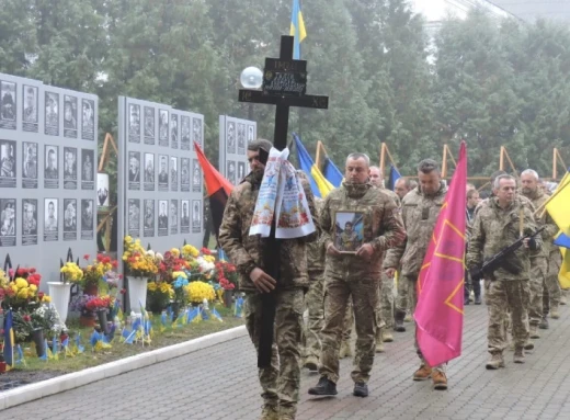 У Ромнах попрощалися із загиблим на війні захисником фото