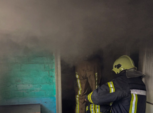 Трагедія в Бурині: на пожежі загинув пенсіонер, його син отримав травми фото