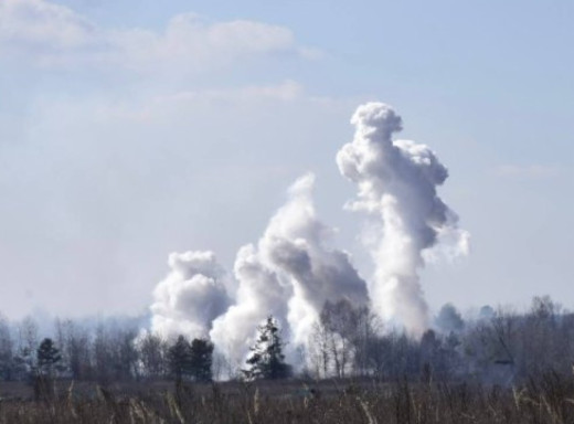 Окупанти обстріляли житловий будинок на Сумщині: загинула 20-річна дівчина, її 6-річна сестра поранена фото