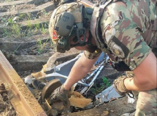 На Сумщині сапери поліції знешкодили ворожий безпілотник, який атакував залізницю фото На Сумщині сапери поліції знешкодили ворожий безпілотник, який атакував залізницю фото