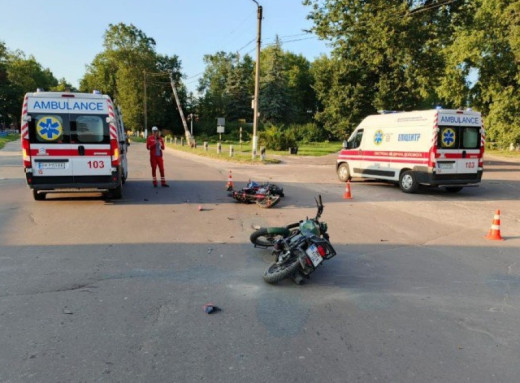 У Шостці в ДТП загинув водій мотоцикла, двоє неповнолітніх постраждали фото