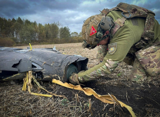 На Сумщині вибухотехніки поліції знищили 50-кілограмову бойову частину збитого російського безпілотника фото На Сумщині вибухотехніки поліції знищили 50-кілограмову бойову частину збитого російського безпілотника фото
