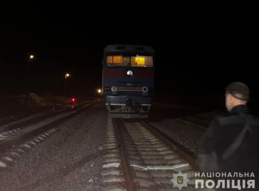 На Сумщині локомотив збив людину фото