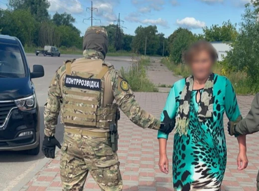 ФСБ-шну шпигунку затримали на Сумщині: вона зливала дані про оборонні підприємства фото