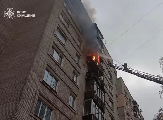 У Шостці горів балкон у дев'ятиповерхівці (відео) фото