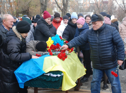 Шосткинці провели в останню путь двох захисників фото