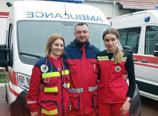 На Шосткинщині бригада "швидкої" врятувала життя 69-річному чоловіку фото На Шосткинщині бригада "швидкої" врятувала життя 69-річному чоловіку фото