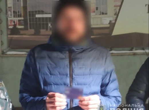 В Охтирці чоловік украв з чужої картки 3000 гривень фото