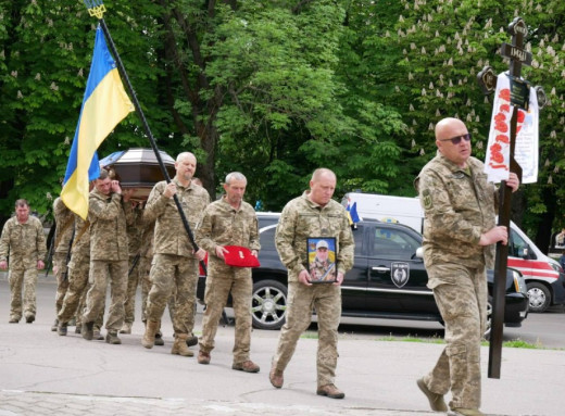 Роменська громада попрощалася із загиблим Захисником Сергієм Шкурою фото Роменська громада попрощалася із загиблим Захисником Сергієм Шкурою фото