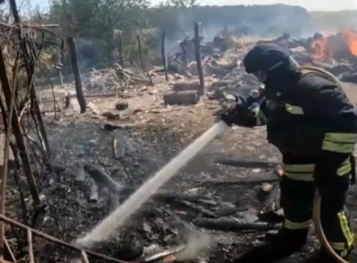 У Сумському районі ліквідовано пожежу, спричинену російським обстрілом фото