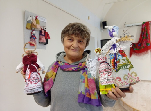 Оберіг для ЗСУ – як конотопська майстриня створює ляльки-мотанки фото