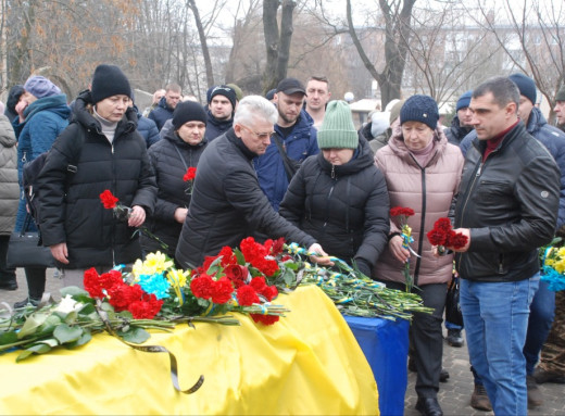 Шосткинці попрощалися із захисником Сергієм Проценком фото