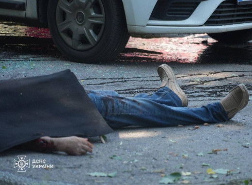 Обстріл Сум російськими військами: 3 загиблих, 16 поранених фото Обстріл Сум російськими військами: 3 загиблих, 16 поранених фото