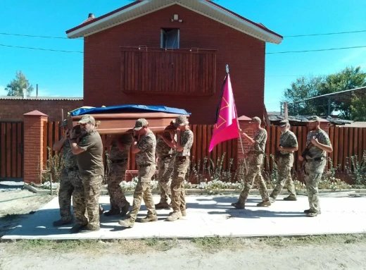 Сумська громада попрощалася з військовослужбовцем Костянтином Биковцем фото