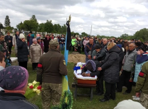 Ворожбянська громада попрощалася із загиблим захисником Олександром Горбачем фото