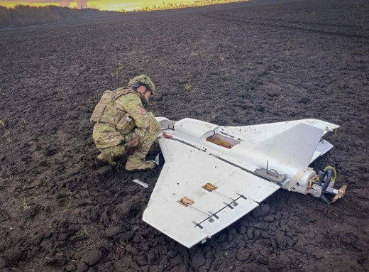 На Сумщині вибухотехніки поліції знищили бойову частину збитого безпілотника фото