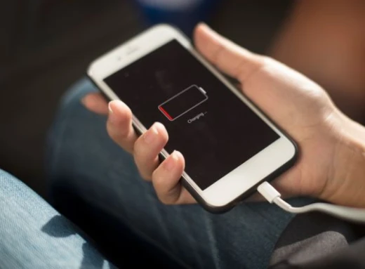 Як краще заряджати iPhone, щоб батарея довго не сідала фото