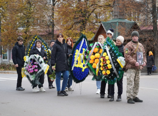 В Охтирці попрощалися із загиблим розвідником Віталієм Гуковським фото
