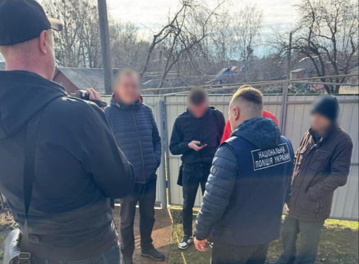 На Сумщині судитимуть чоловіка, який ошукав чотирьох осіб на понад 765 тис. грн, обіцяючи бронювання від мобілізації фото На Сумщині судитимуть чоловіка, який ошукав чотирьох осіб на понад 765 тис. грн, обіцяючи бронювання від мобілізації фото