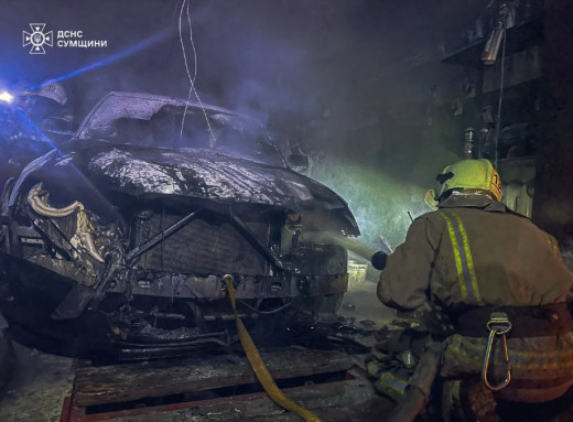 Рятувальники на Сумщині двічі за вечір ліквідовували загоряння автомобілів фото Рятувальники на Сумщині двічі за вечір ліквідовували загоряння автомобілів фото