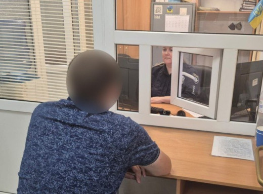 У Сумах поліція затримала грабіжника, який відібрав у жінки телефон фото