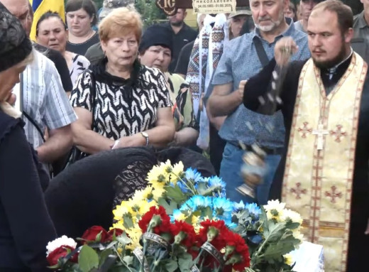 Конотоп попрощався із загиблим захисником В'ячеславом Кулакевичем фото Конотоп попрощався із загиблим захисником В'ячеславом Кулакевичем фото