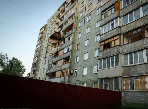 У Сумах відновлять пошкоджений "шахедом" будинок на Героїв Крут, 68А фото