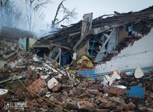 росія вдарила керованою бомбою по магазину на Сумщині: двоє загиблих фото