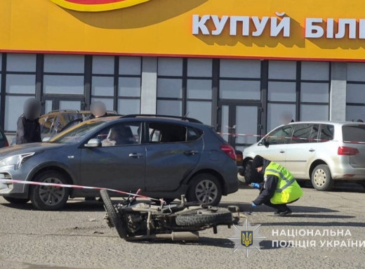 В Охтирці внаслідок зіткнення з автомобілем постраждав мотоцикліст фото
