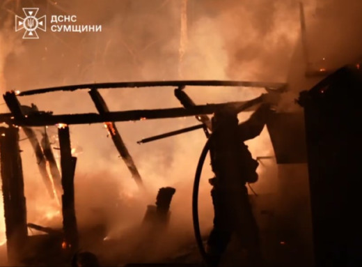 Внаслідок атаки росії на Лебединську громаду пошкоджено техніку та приміщення агропідприємства фото