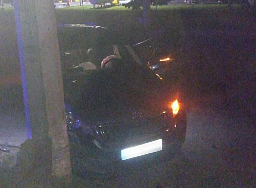 У Сумах п'яний водій в’їхав в електроопору: травмовано пасажира фото