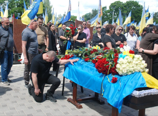 Шостка провела в останню путь захисника Андрія Половинка фото