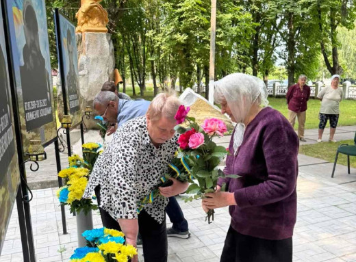 На Конотопщині відкрили пам’ятні знаки полеглим військовослужбовцям ЗСУ фото На Конотопщині відкрили пам’ятні знаки полеглим військовослужбовцям ЗСУ фото